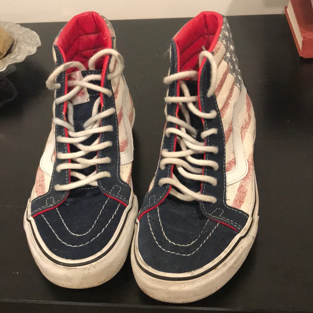Vans Size 6.5 in women’s. American flag printed